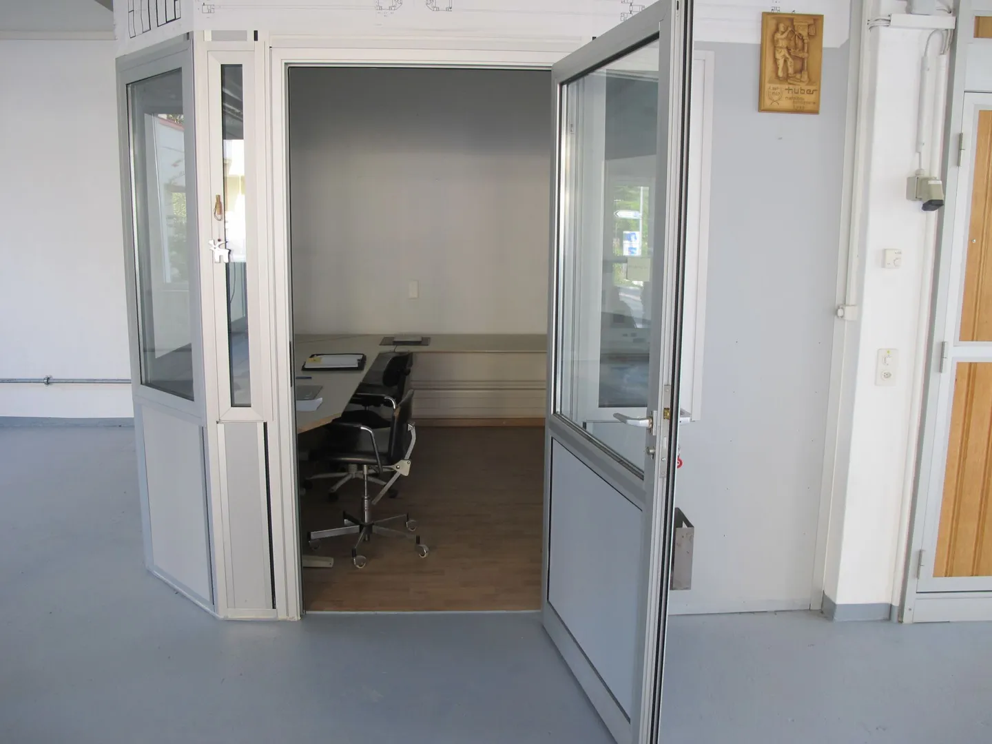 Ideal for craftsmen: Living & working under one roof in Lyss - Photo 12 of 12
