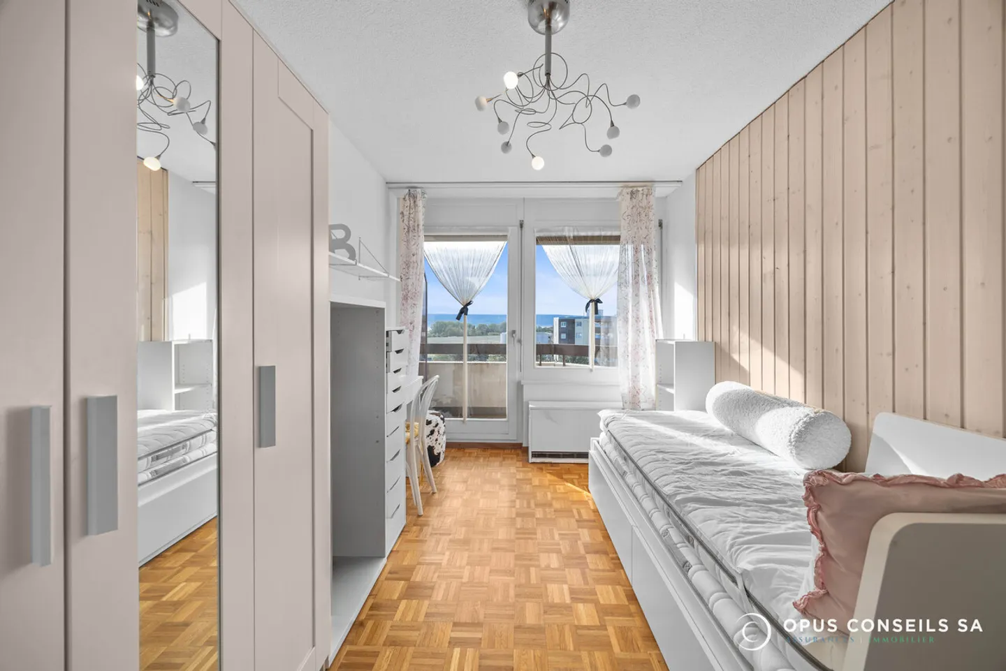 Charming Apartment with Lake View - Photo 11 of 14