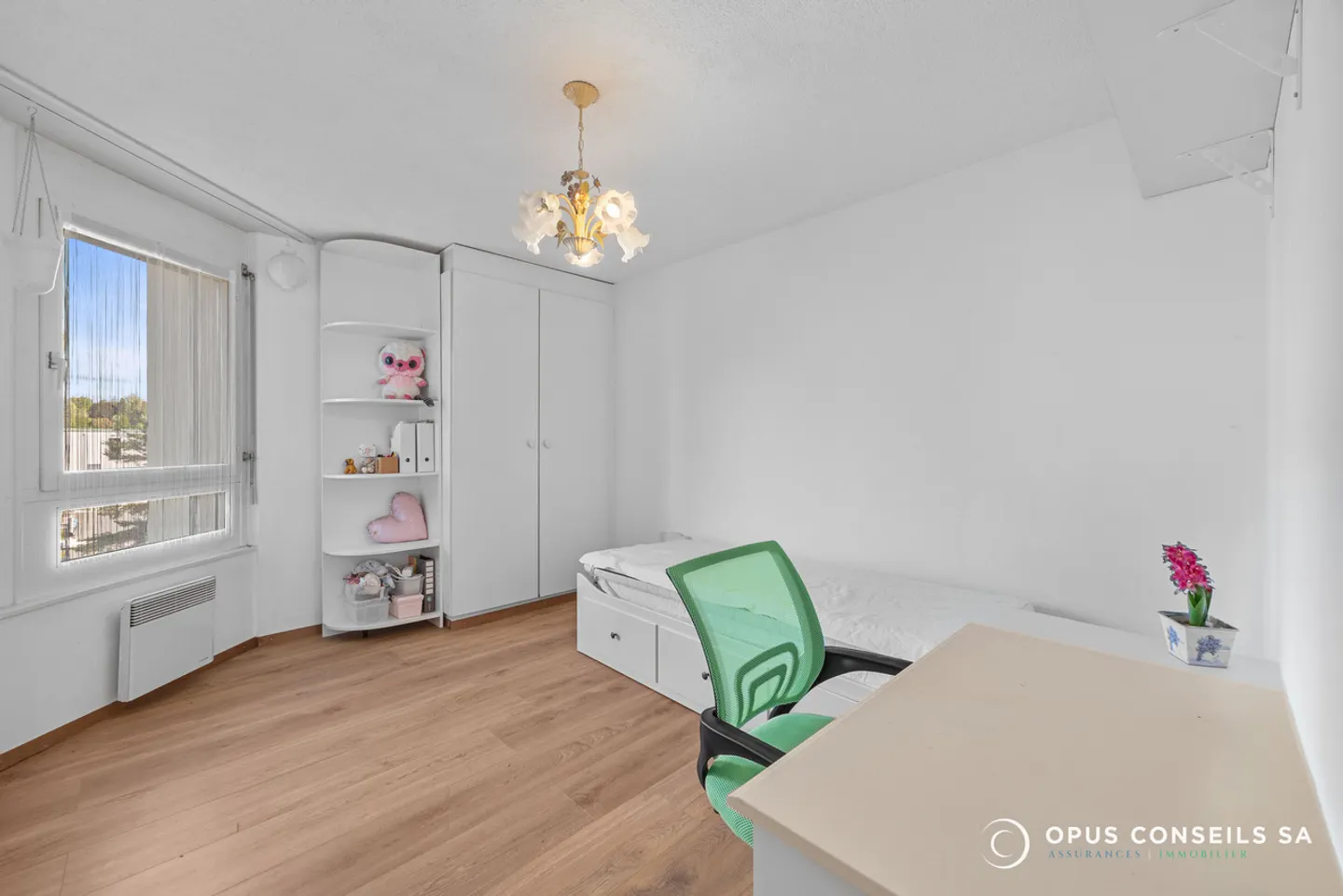 Charming Apartment with Lake View - Photo 12 of 14