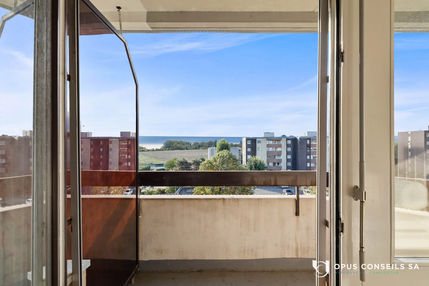 Charming Apartment with Lake View - Photo 14 of 14