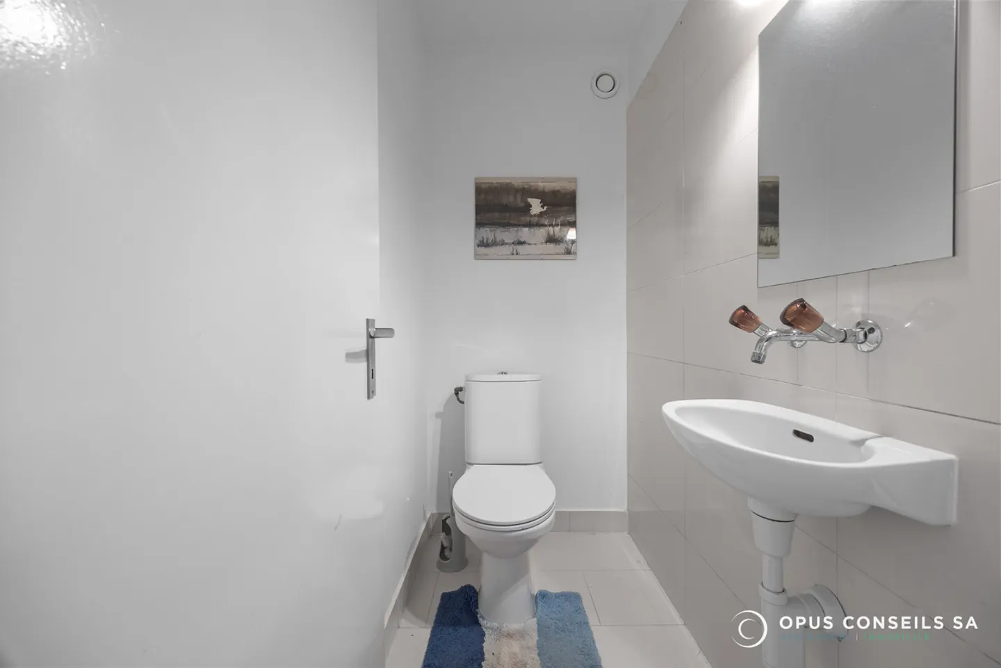 Charming Apartment with Lake View - Photo 9 of 14