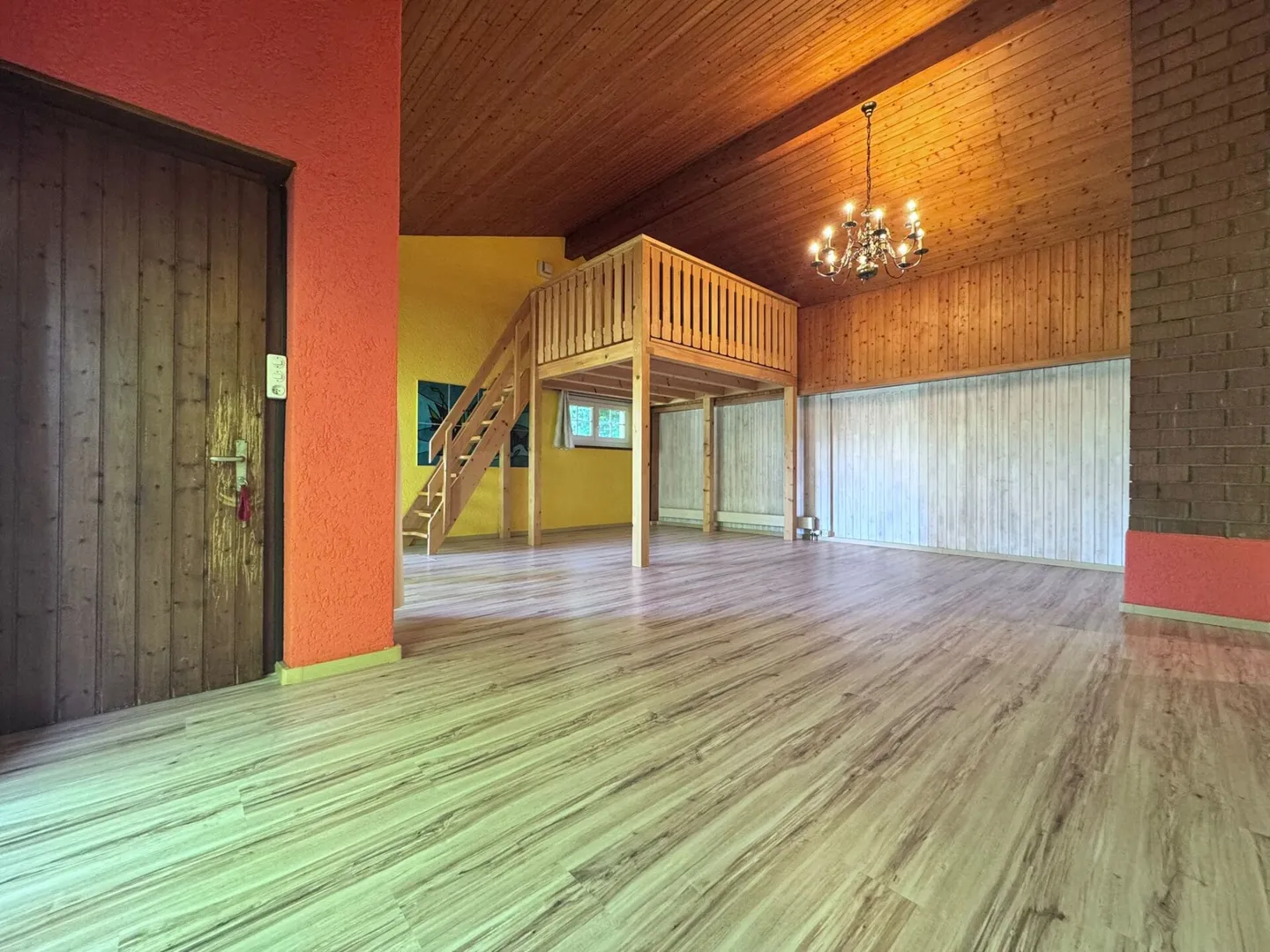 Casa unifamiliare indipendente con 5,5 stanze, estensione, garage e grande giardino - Foto 2 di 38