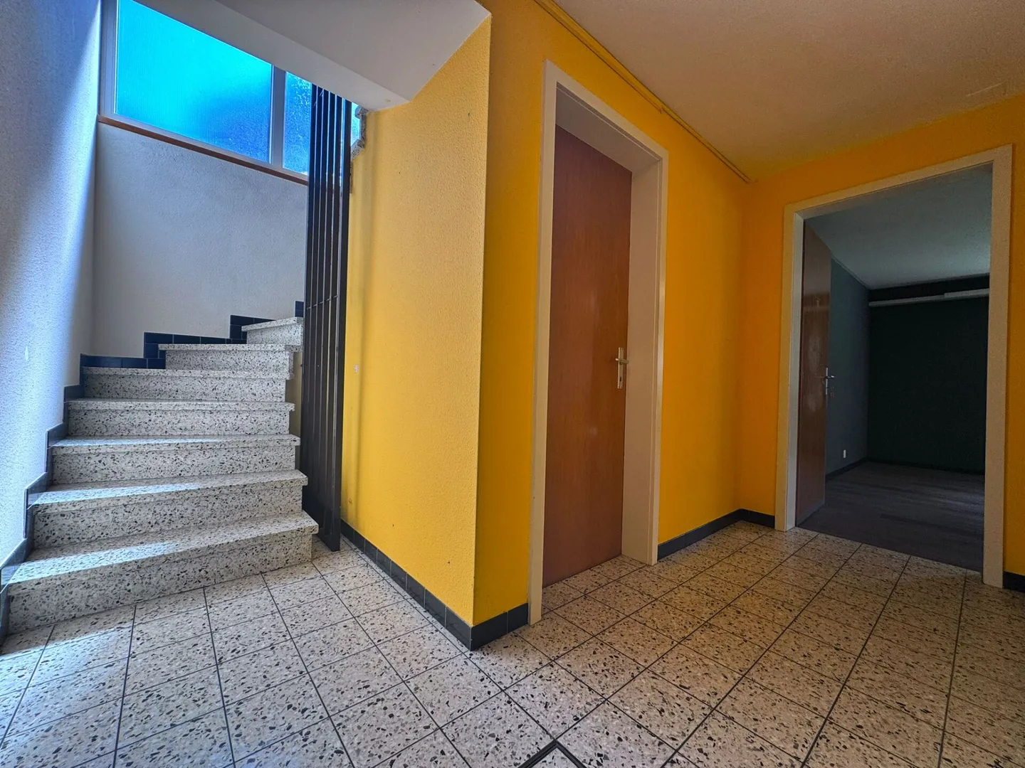 Casa unifamiliare indipendente con 5,5 stanze, estensione, garage e grande giardino - Foto 3 di 38