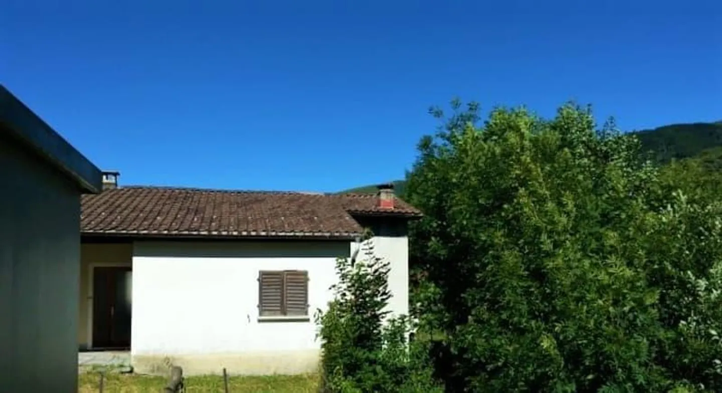Detached house surrounded by nature - Photo 2 of 10