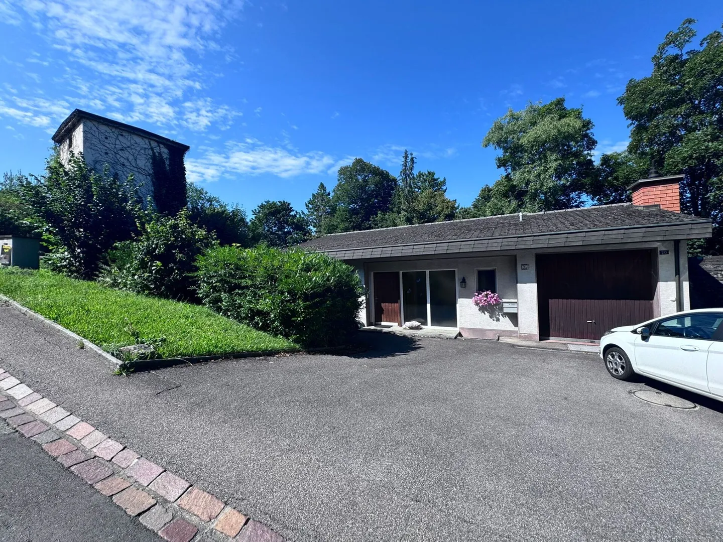 Casa unifamiliare indipendente con 5,5 stanze, estensione, garage e grande giardino - Foto 9 di 38