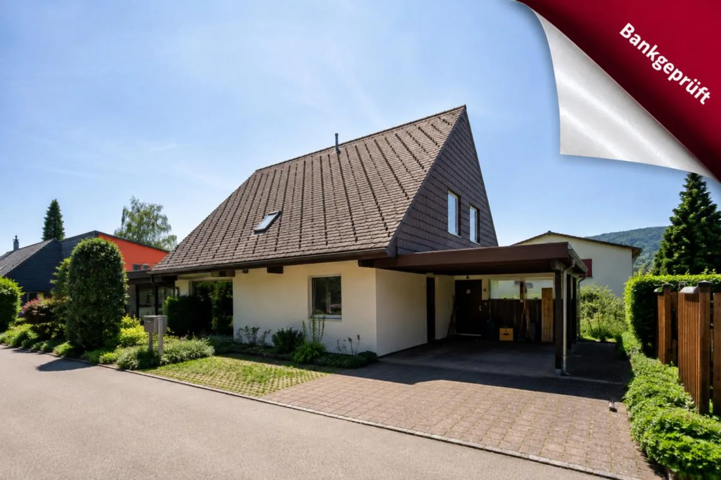Charming 5.5-room detached house with garden idyll and lots of pri... - Photo 1 of 16