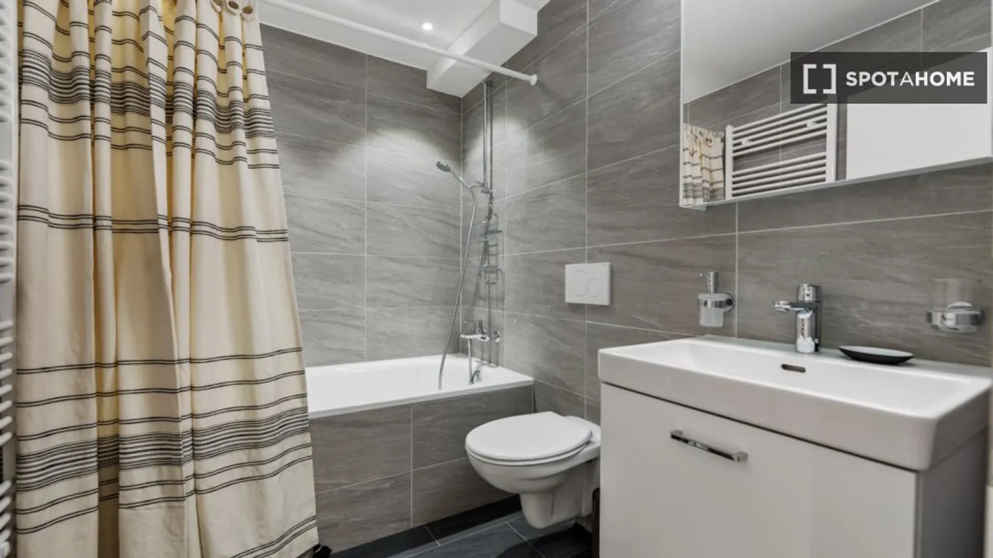 Discover, visit and rent your new home online with full confidence. - Photo 8 of 15