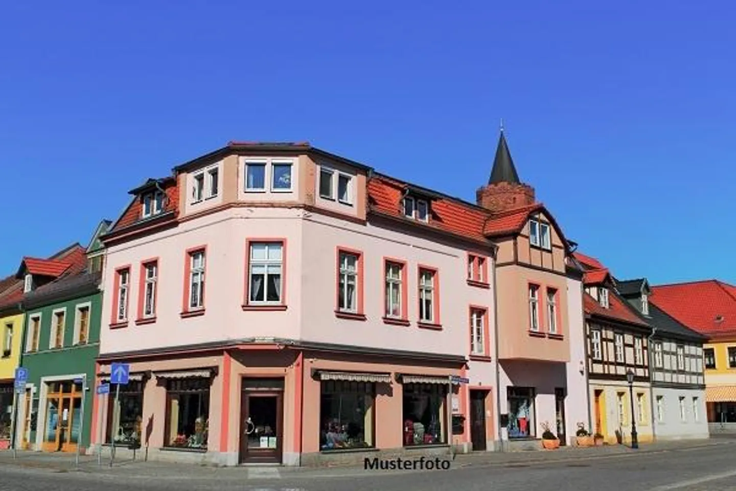 *Wohn- und Geschäftshaus* - Foto 1 von 13