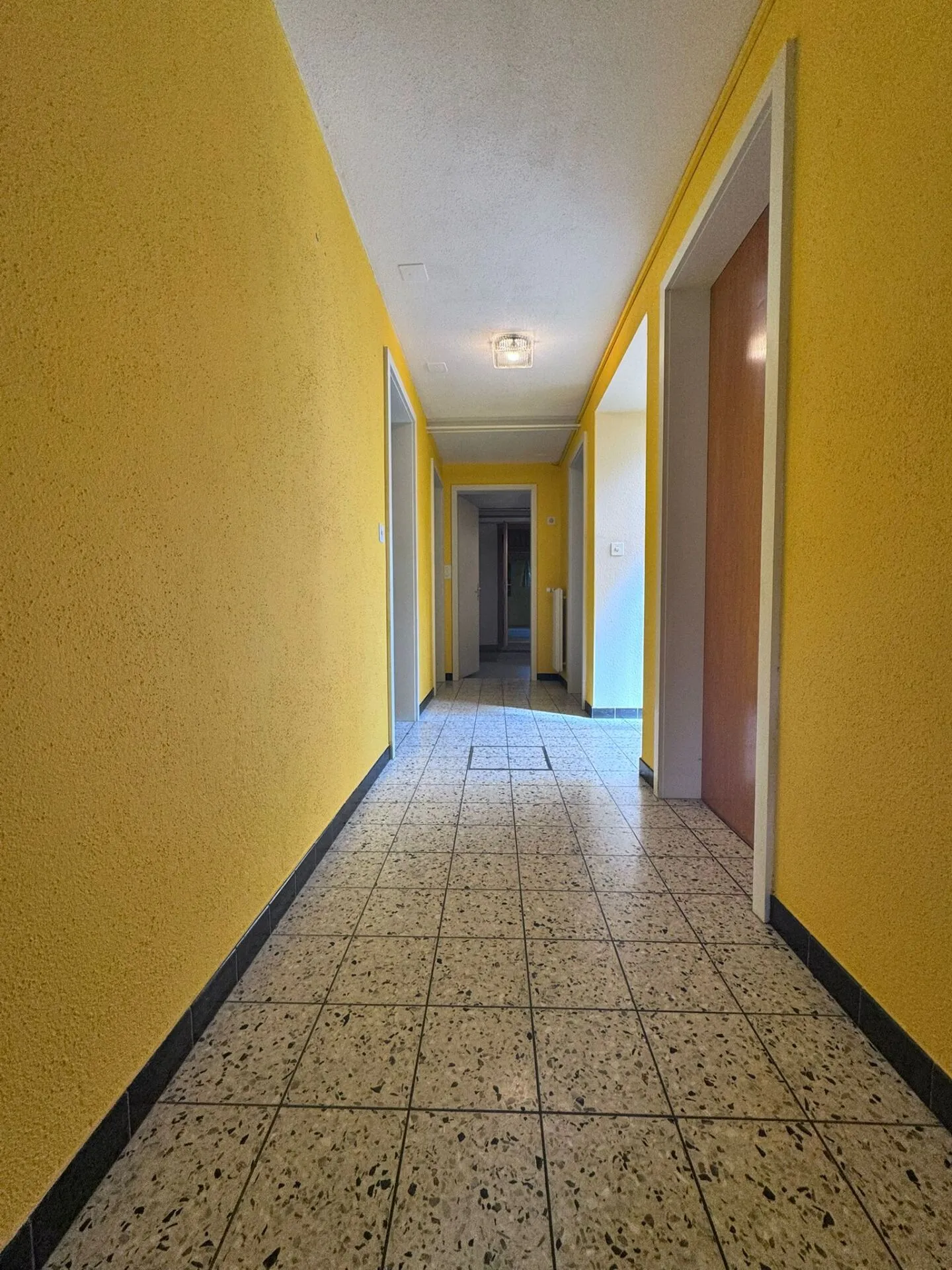 Casa unifamiliare indipendente con 5,5 stanze, estensione, garage e grande giardino - Foto 26 di 38