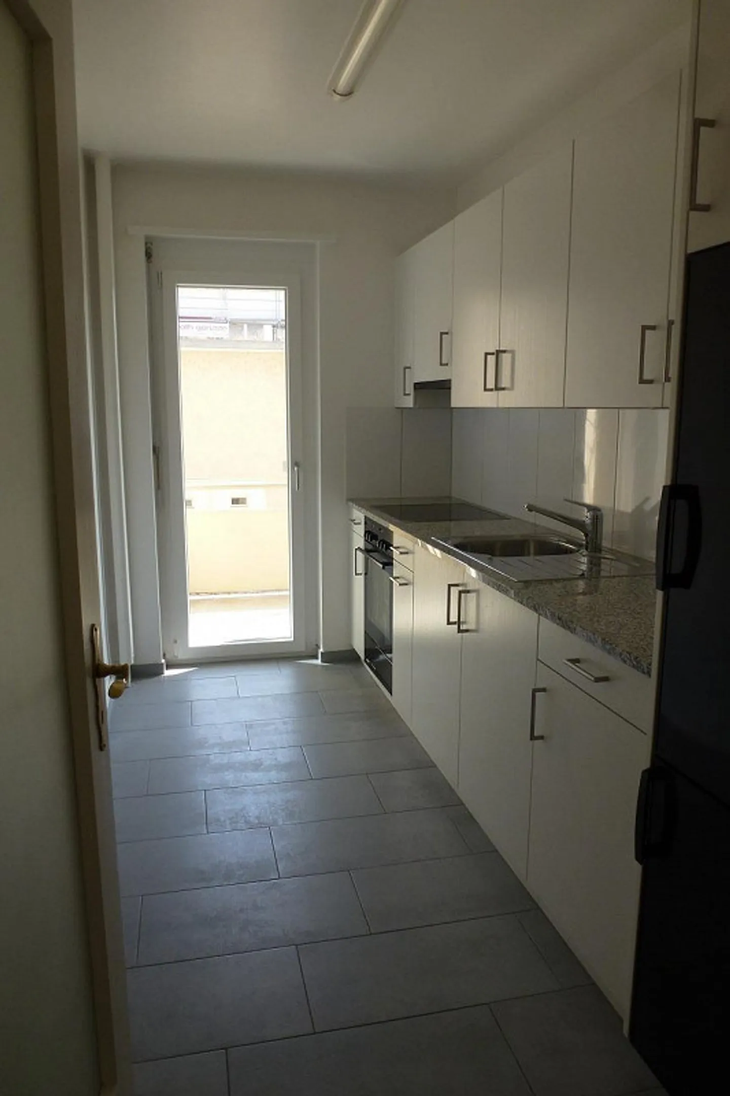 Practical 2-room apartment with balcony in the popular Neubad district - Photo 3 of 6