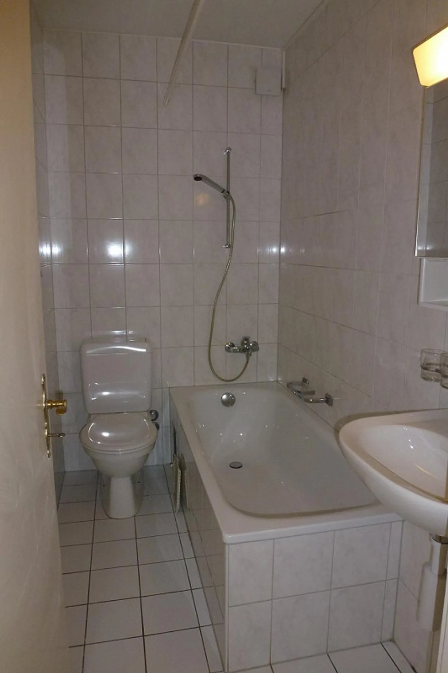 Practical 2-room apartment with balcony in the popular Neubad district - Photo 4 of 6