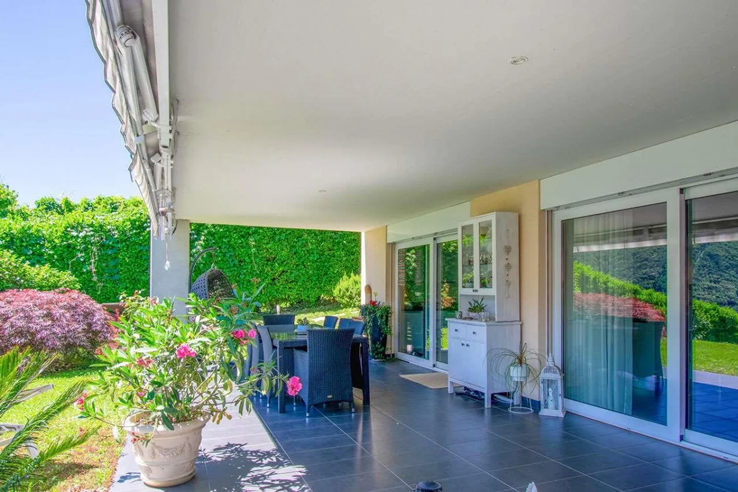APPARTAMENTO CON VISTA LAGO E GIARDINO - Foto 4 di 8