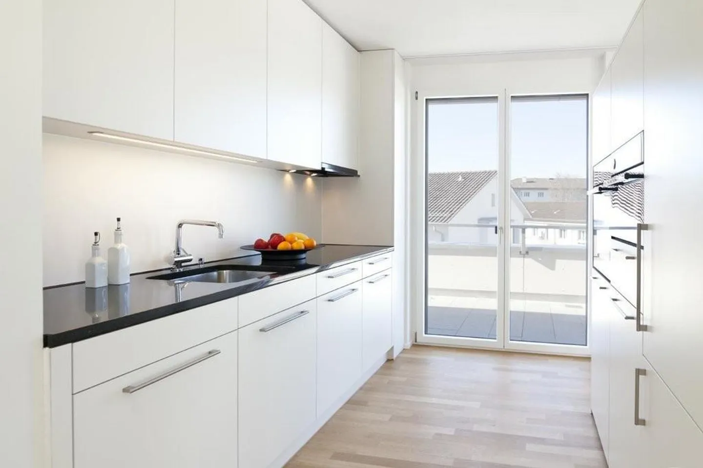 Appartement moderne de 3.5 pièces dans un emplacement central - Photo 3 sur 9