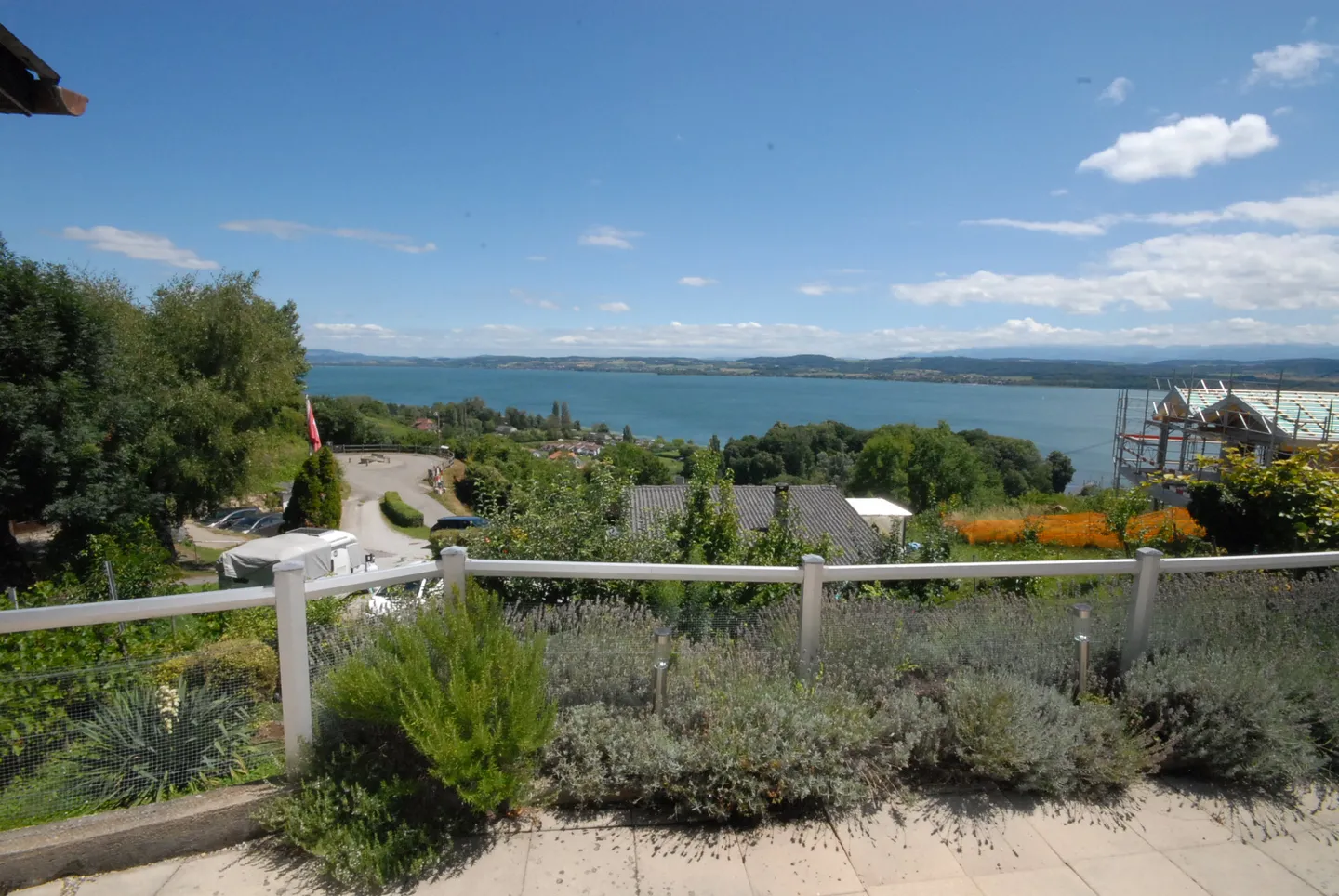 Terrain résidentiel avec vue sur le lac - Photo 1 sur 2