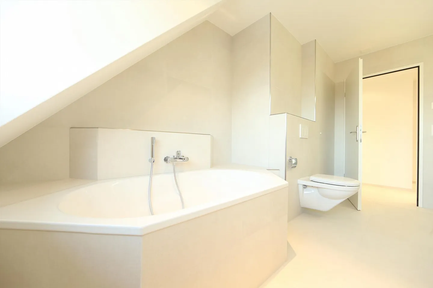 Vie de luxe sur 232 m2, maisonette en attique de 5,5 pièces - Photo 8 sur 12