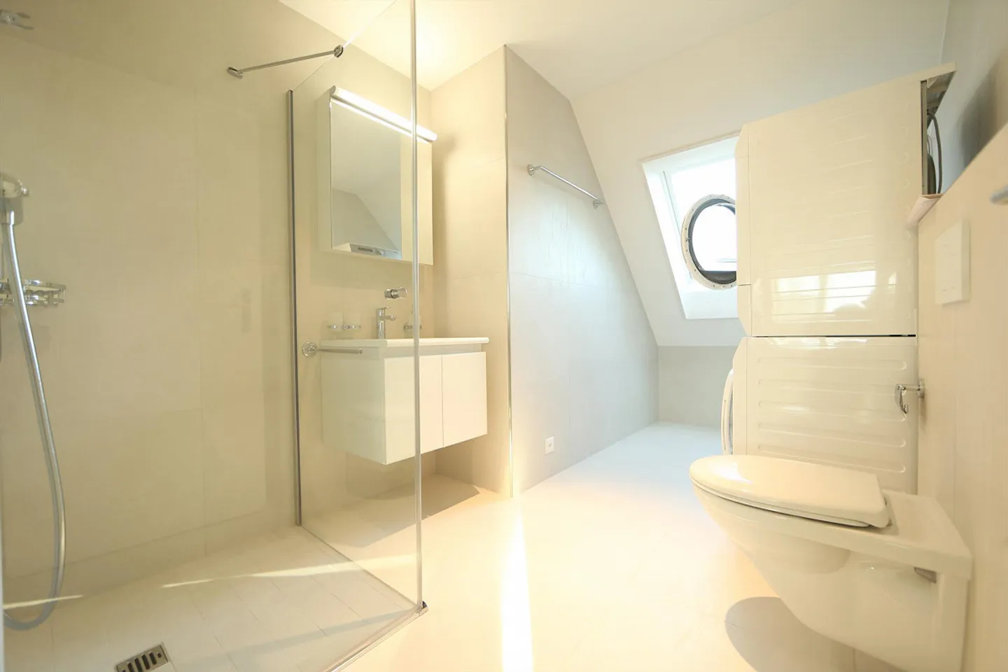 Vie de luxe sur 232 m2, maisonette en attique de 5,5 pièces - Photo 10 sur 12