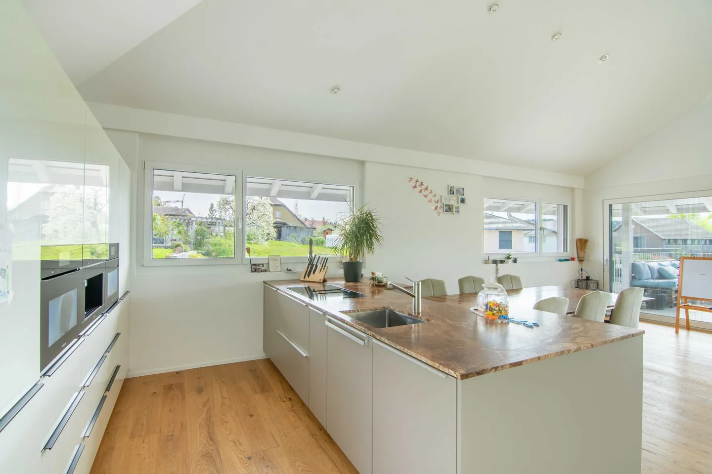 Moderne et économe en énergie - Maison individuelle de 4,5 pièces dans un emplacement ensoleillé avec belle vue - Photo 3 sur 26