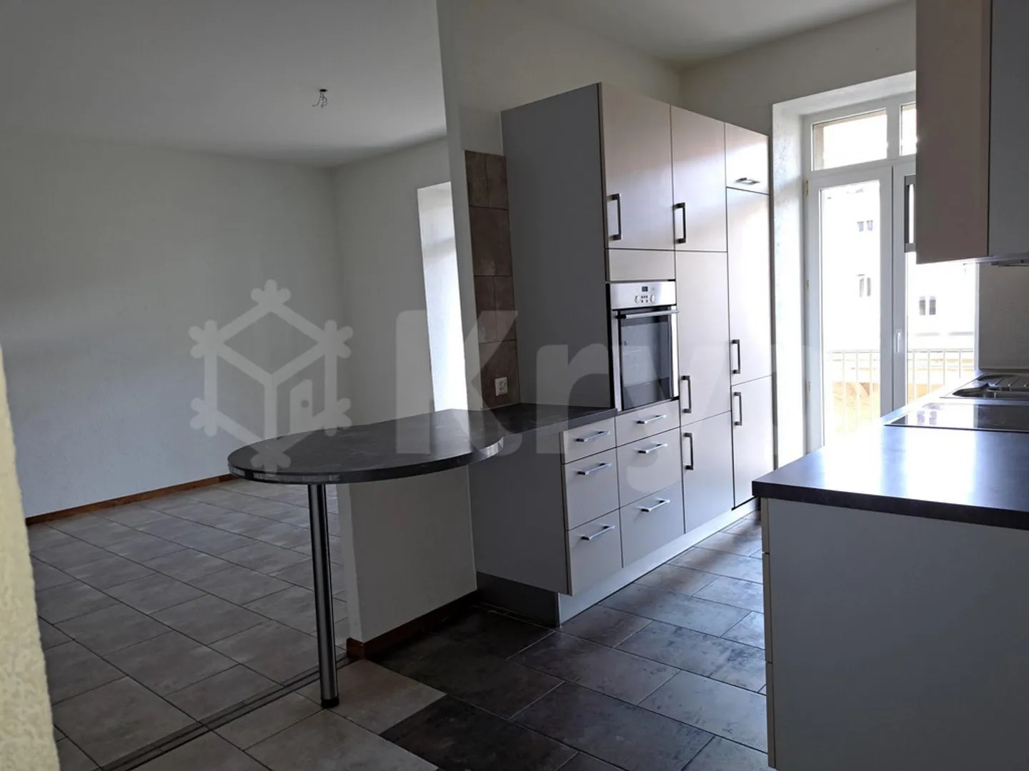 4-room apartment 104 m2 1st floor with balcony - Photo 1 of 10