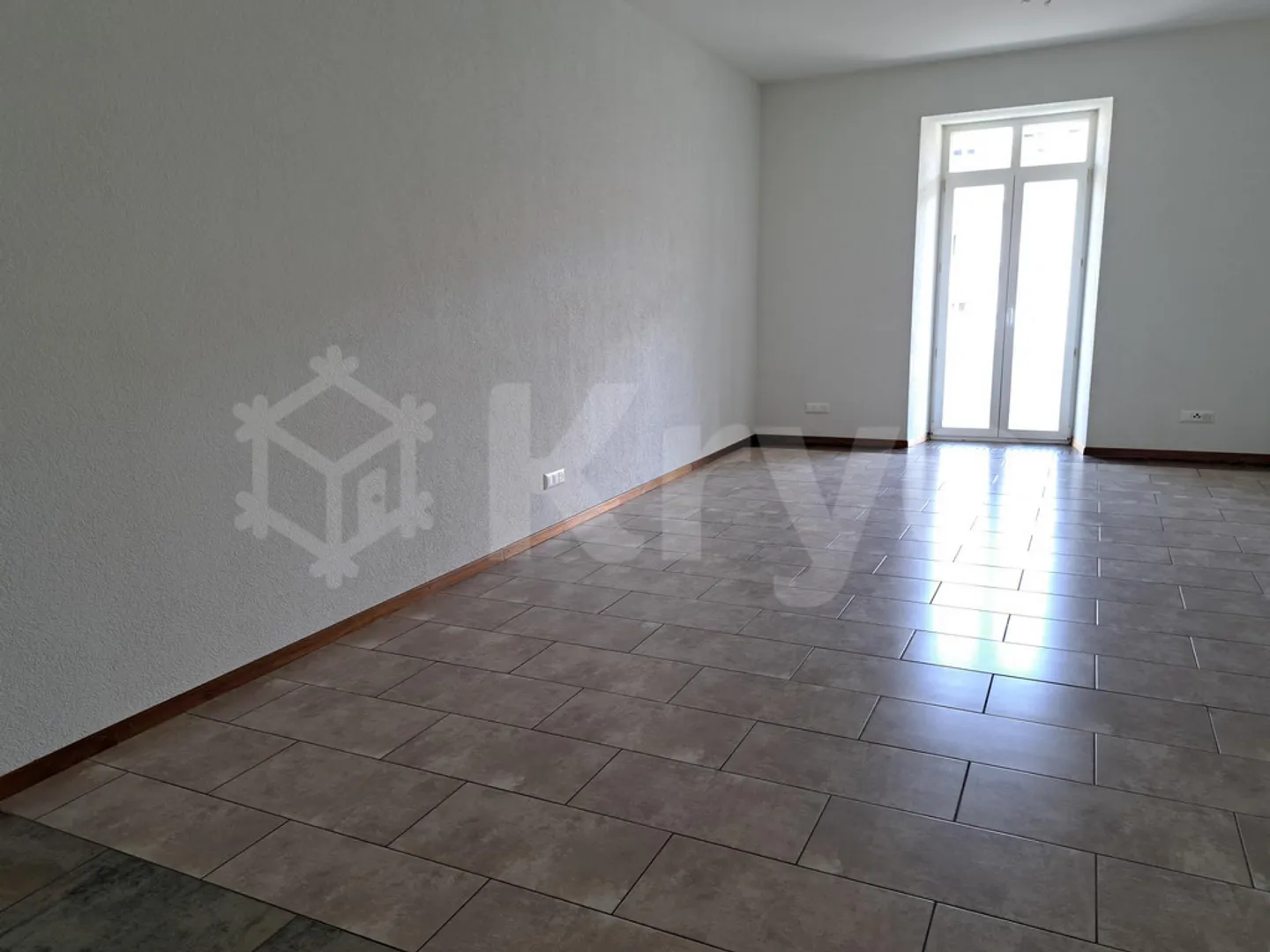4-room apartment 104 m2 1st floor with balcony - Photo 5 of 10