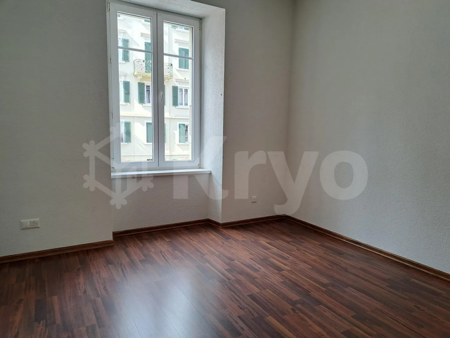 4-room apartment 104 m2 1st floor with balcony - Photo 6 of 10