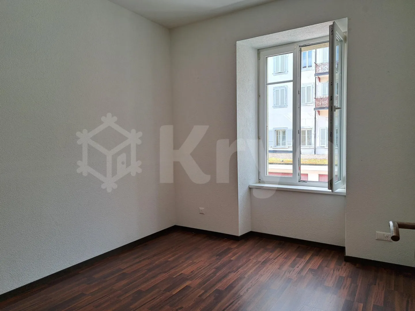 4-room apartment 104 m2 1st floor with balcony - Photo 7 of 10