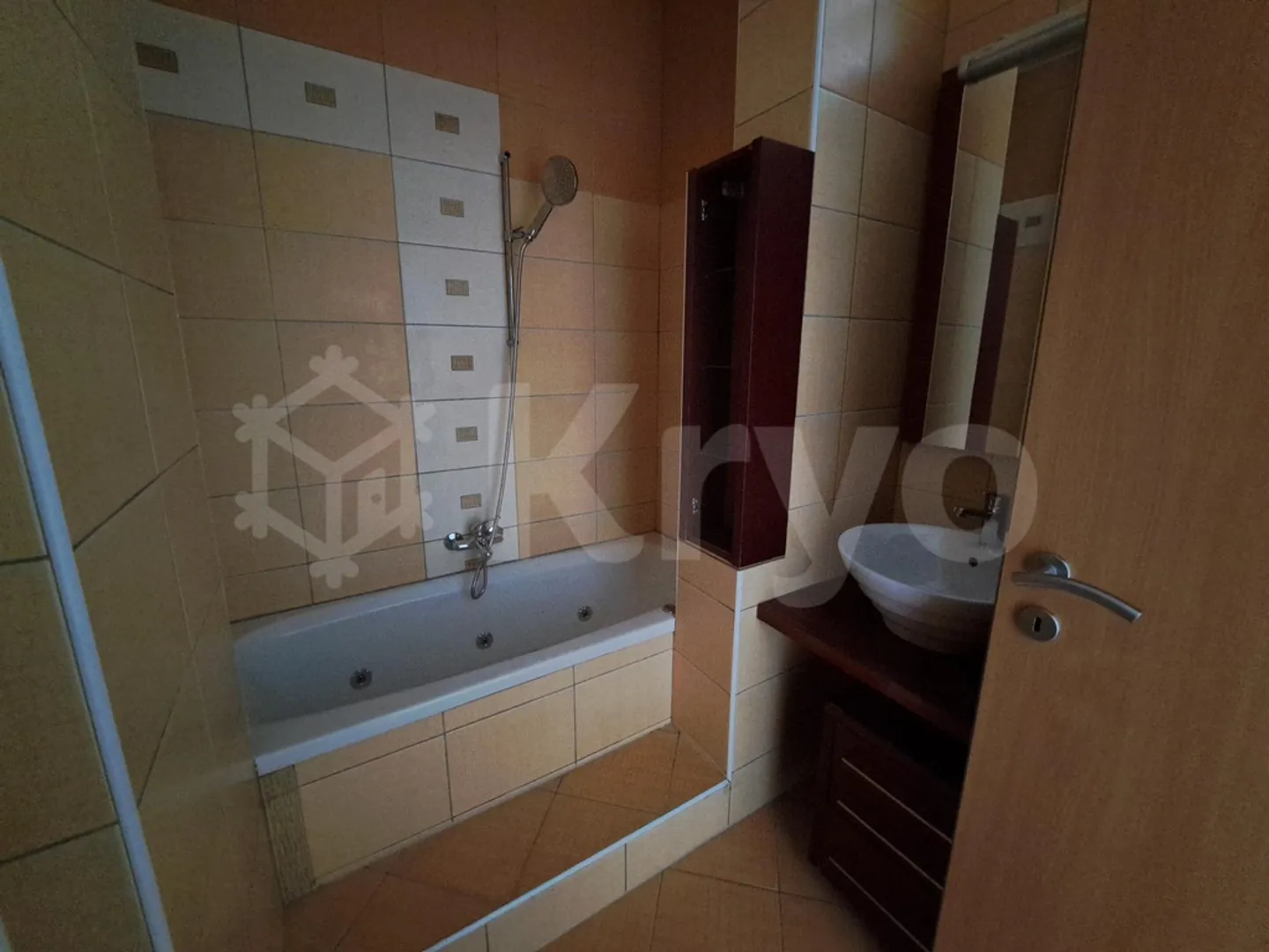 4-room apartment 104 m2 1st floor with balcony - Photo 10 of 10