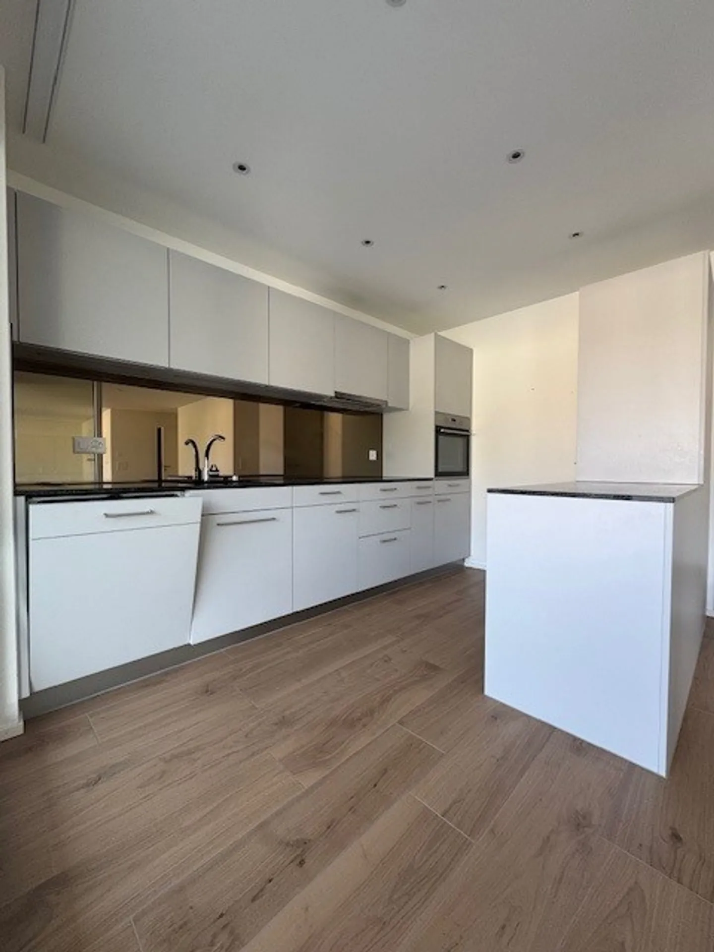 Moderne 3.5-Zimmer-Attikawohnung - Foto 3 von 11
