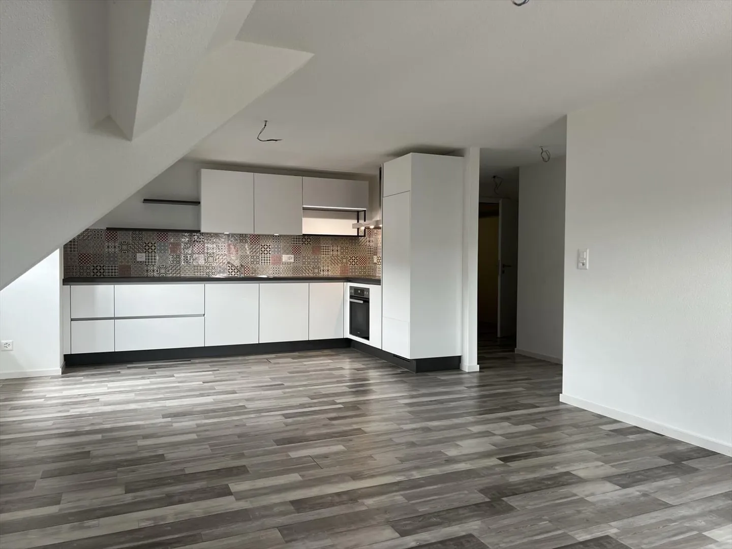 Bassecourt, joli logement récemment rénové de 2.5 pièces au 2ème étage - Foto 2 von 9