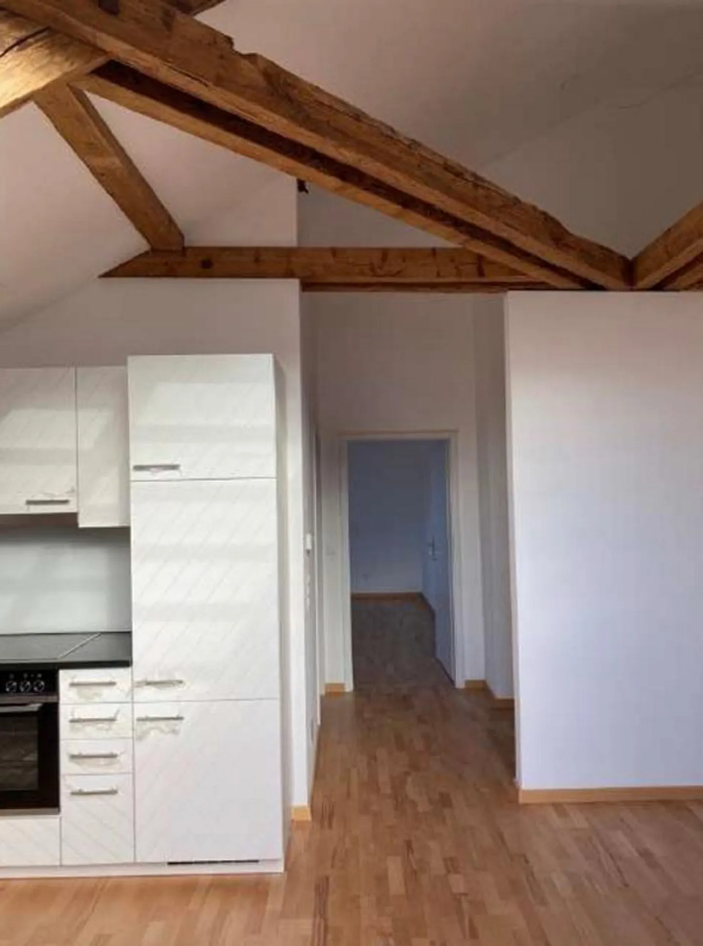 Moderno appartamento mansardato di 2,5 stanze nel centro di Biel - Foto 5 di 7