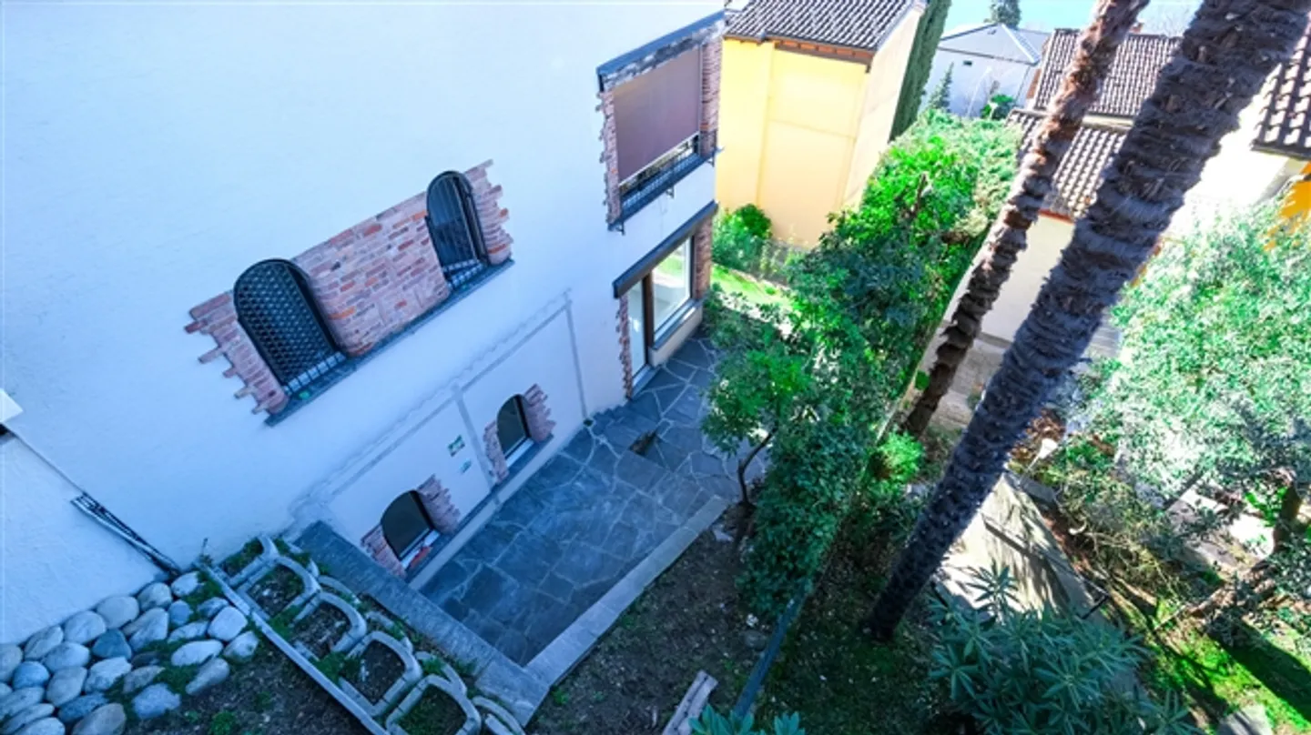 2.5-room apartment in villa with garden and lake view, Ruvigliana - Photo 2 of 10