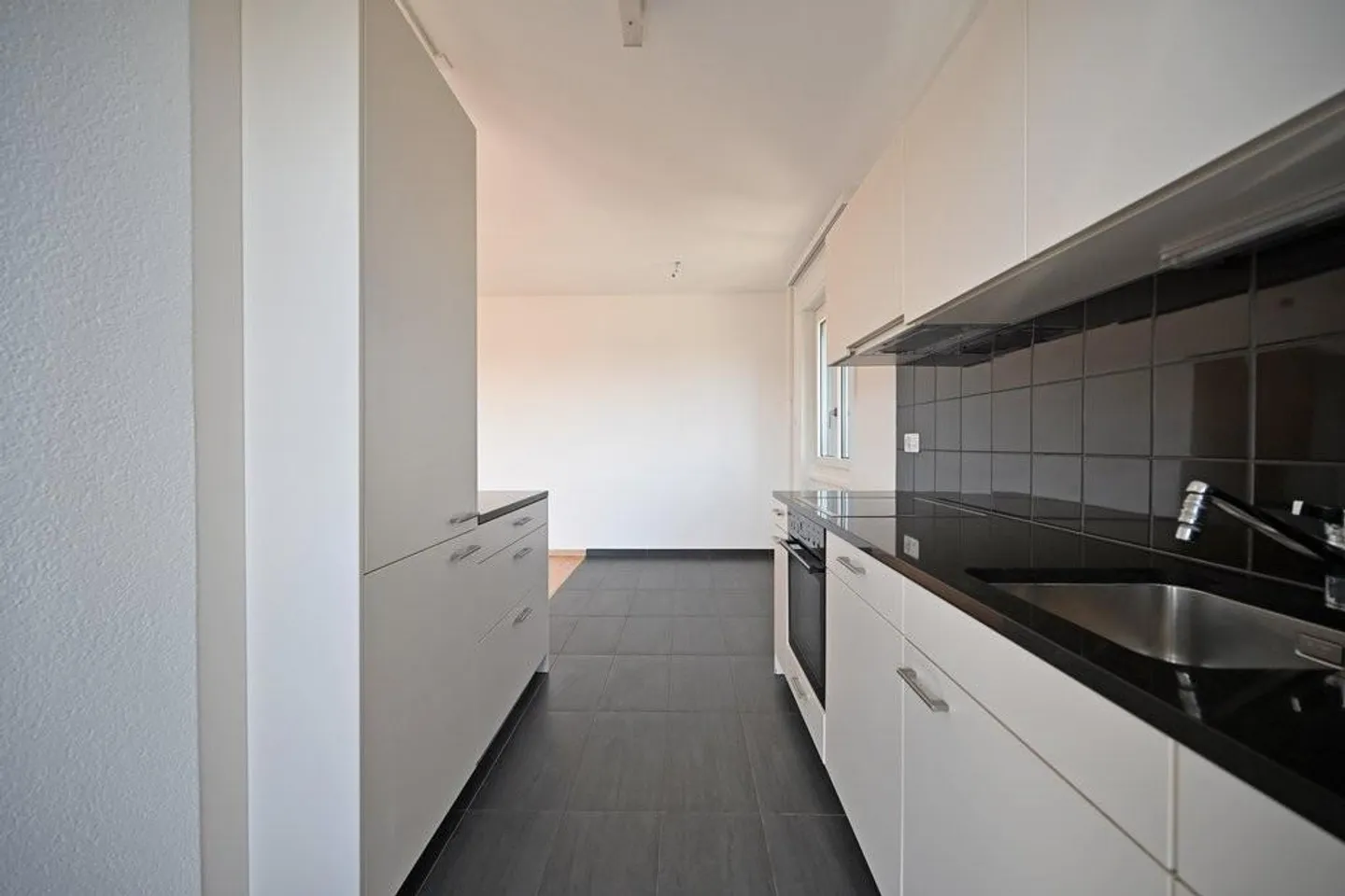 Rent a 4 ½ rooms apartment in Fribourg - Photo 2 of 5