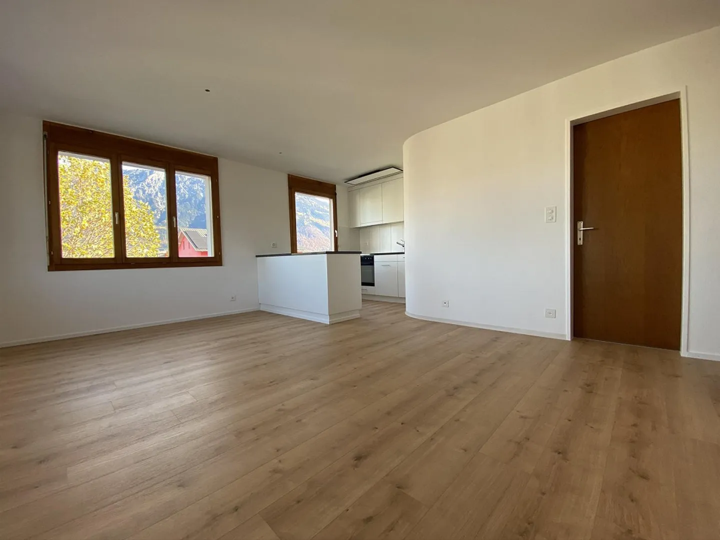 Attractive and brightly lit 2.5 room apartment - Photo 4 of 7