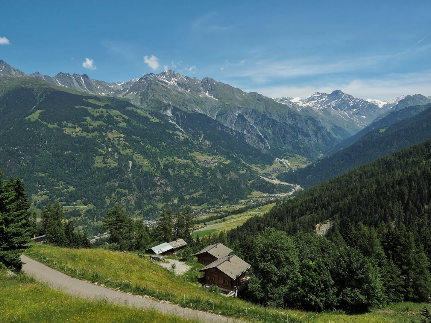Chalet nel Cuore della Natura con Vista sulla Valle - Foto 8 di 10