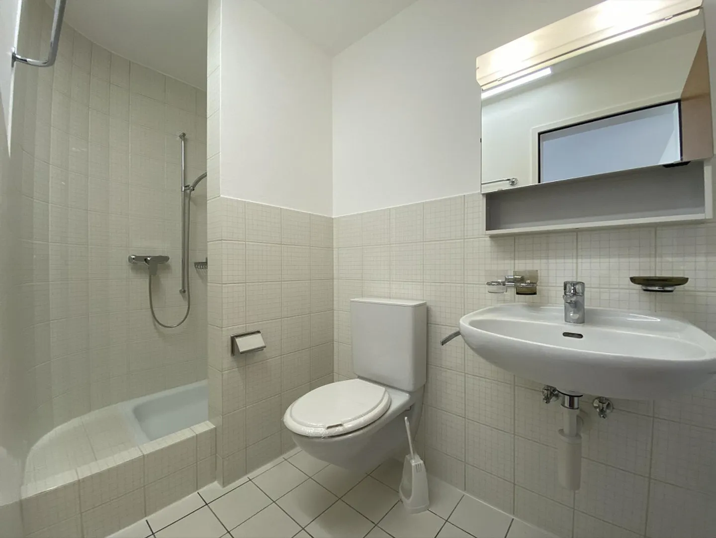 Attractive and brightly lit 2.5 room apartment - Photo 7 of 7