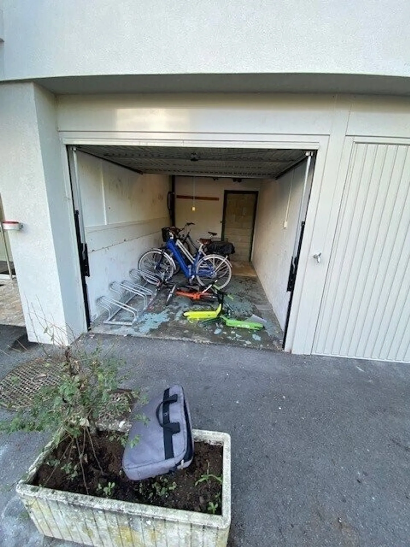 For rent - storage - Box 11 m2 - CHF 200/month - Photo 1 of 2