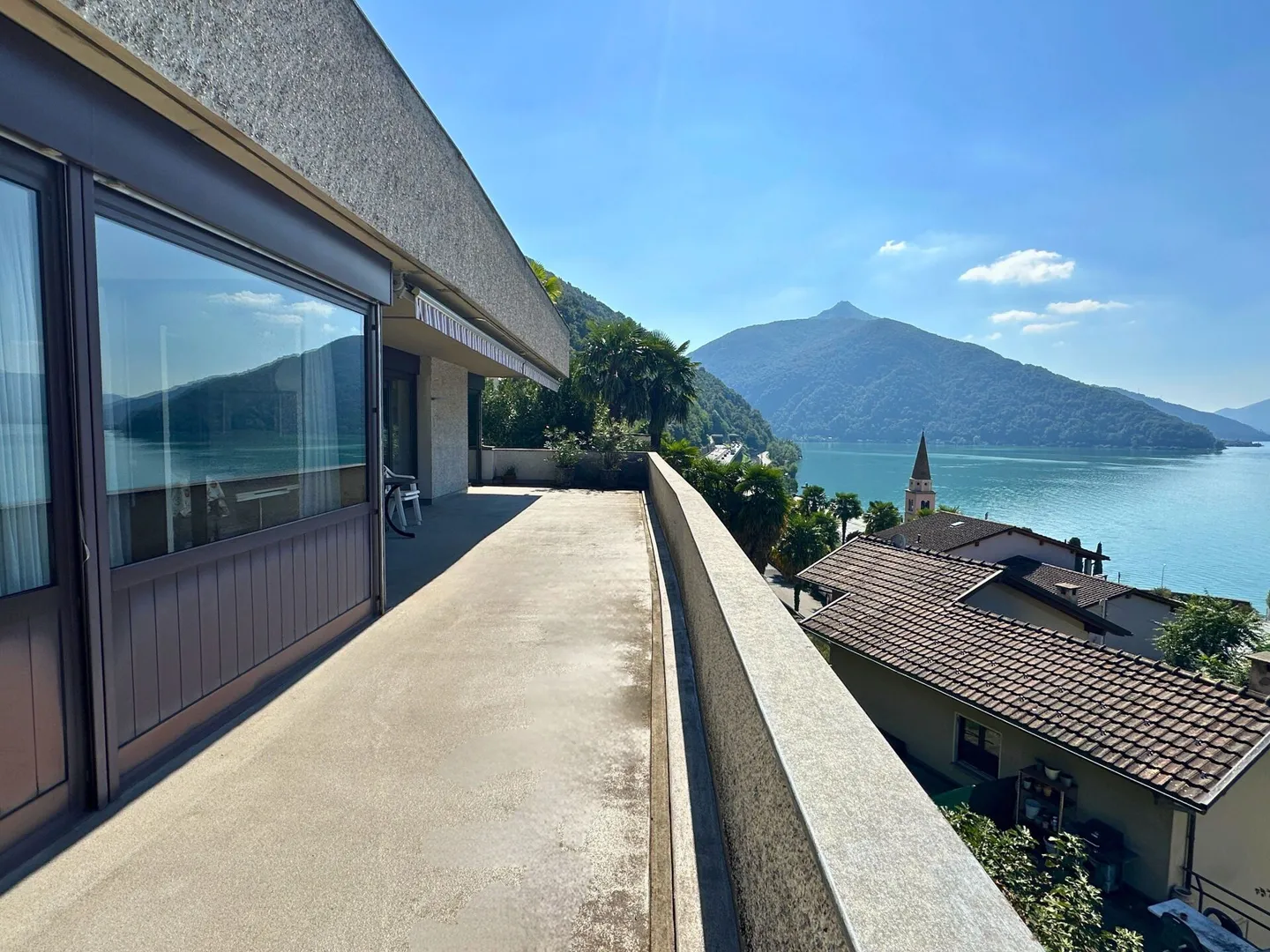 Interesting apartment with 5.5 rooms, large terrace and beautiful lake view - Photo 4 of 18