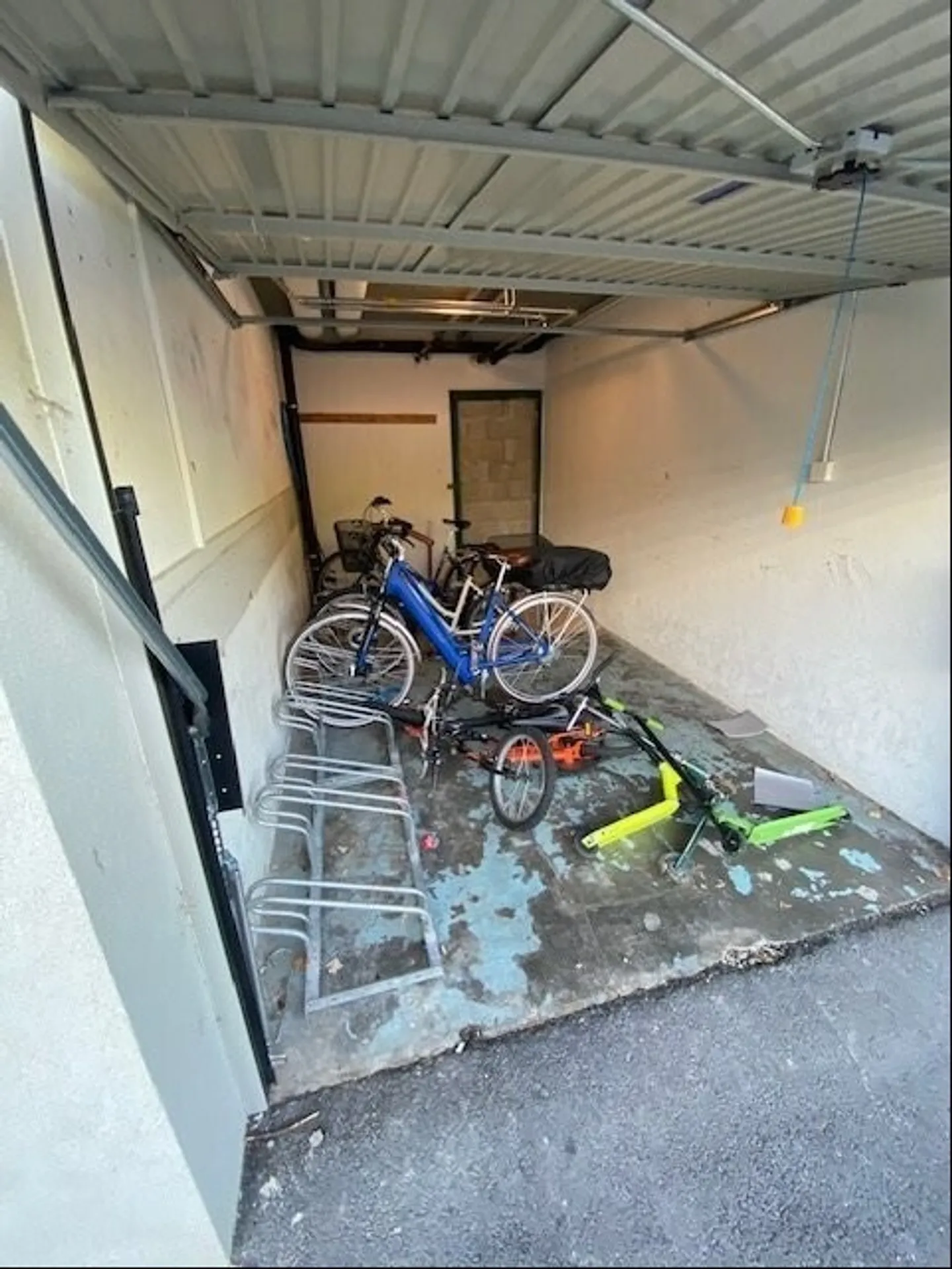 For rent - storage - Box 11 m2 - CHF 200/month - Photo 2 of 2
