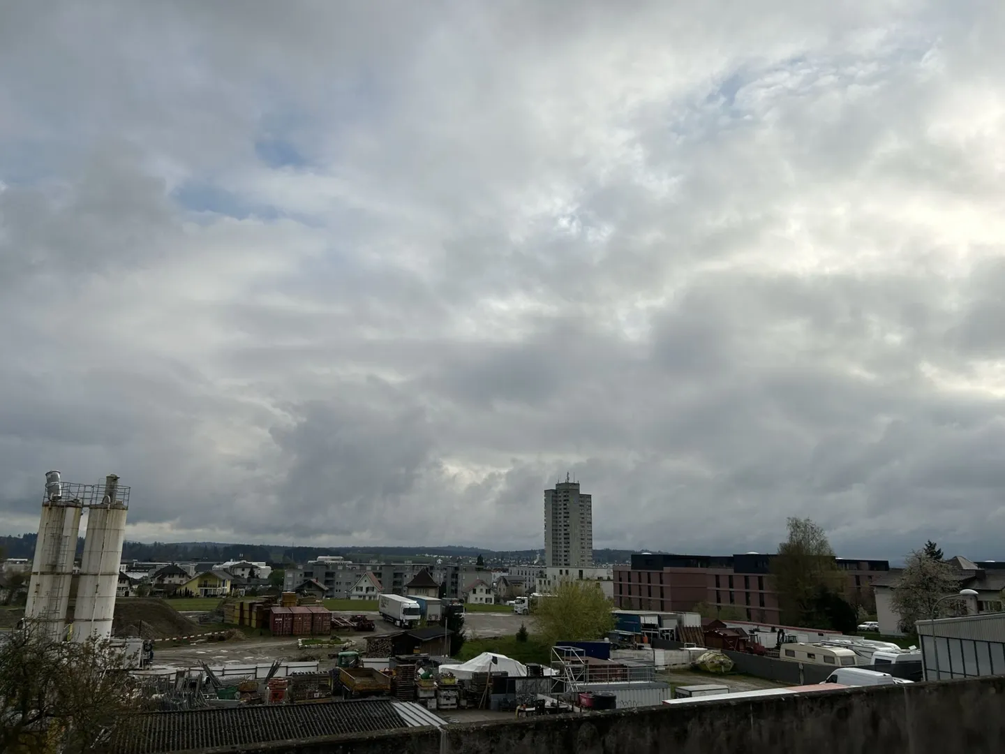 Appartement penthouse 3.5 pièces en excellent état, ascenseur, grande terrasse sur le toit avec vue imprenable - Photo 13 sur 16