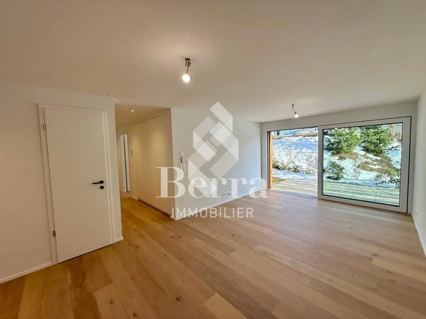In a new PPE, beautiful garden-level apartment - Photo 4 of 13