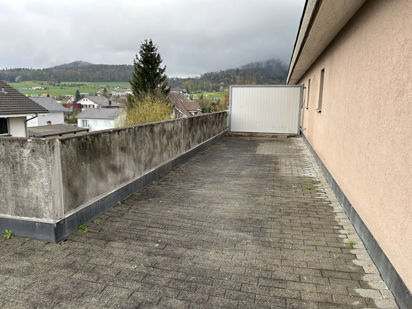 Appartement penthouse 3.5 pièces en excellent état, ascenseur, grande terrasse sur le toit avec vue imprenable - Photo 10 sur 16