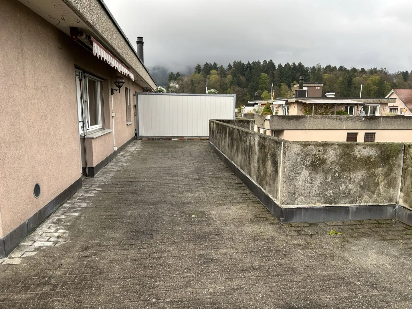 Appartement penthouse 3.5 pièces en excellent état, ascenseur, grande terrasse sur le toit avec vue imprenable - Photo 11 sur 16