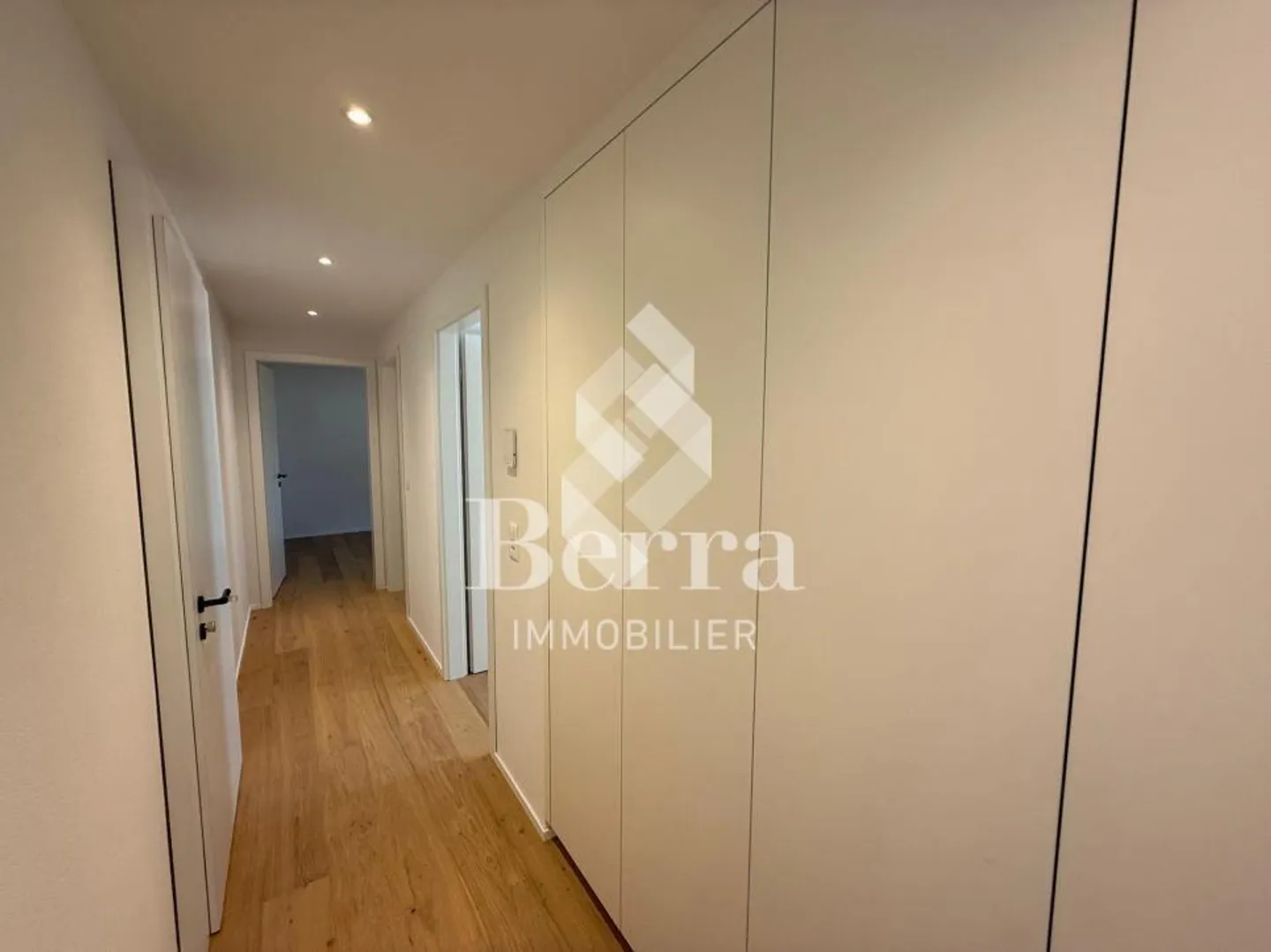 In a new PPE, beautiful garden-level apartment - Photo 5 of 13