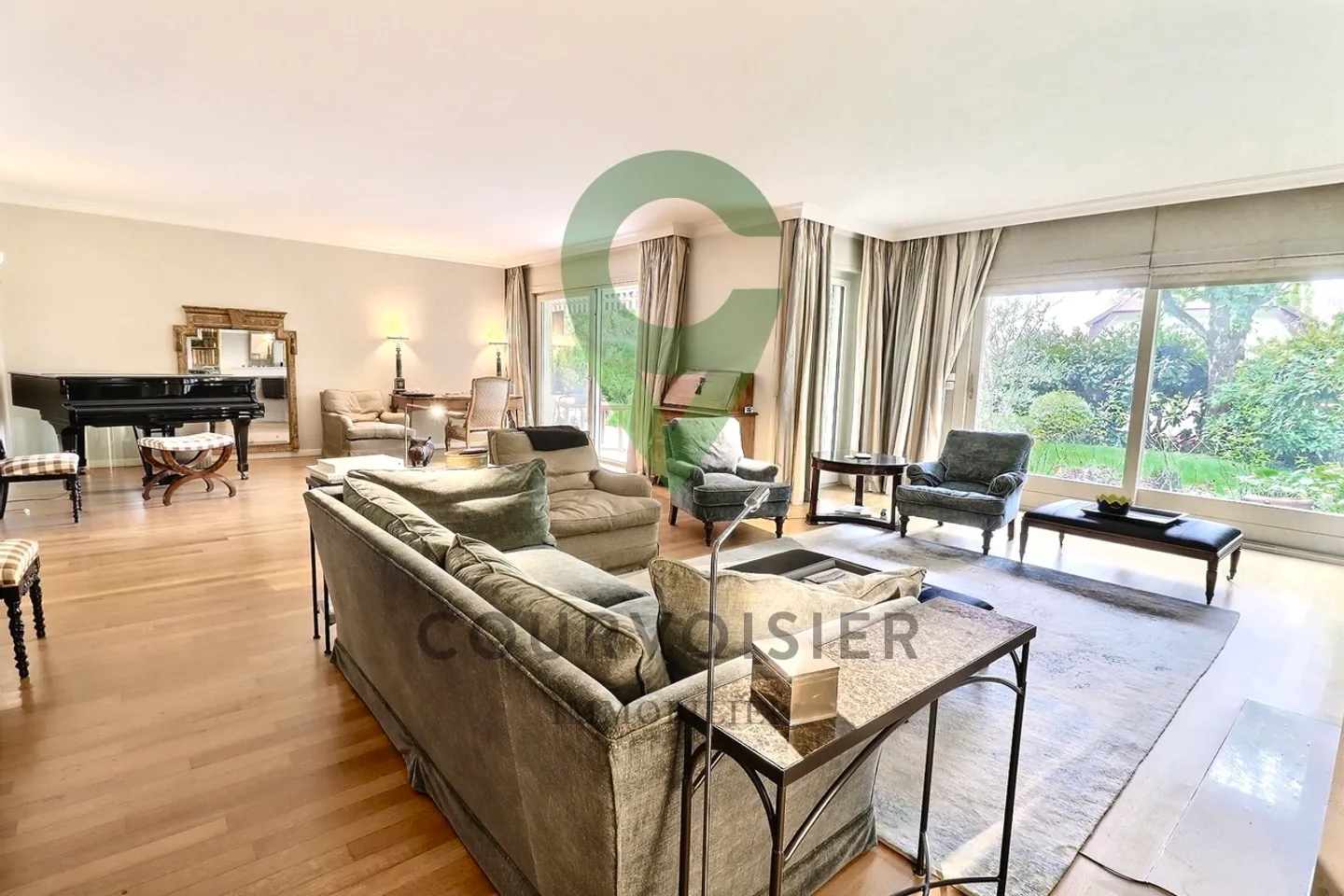 Exceptional property in the heart of Pully, enhanced by a beautiful garden - Photo 2 of 10