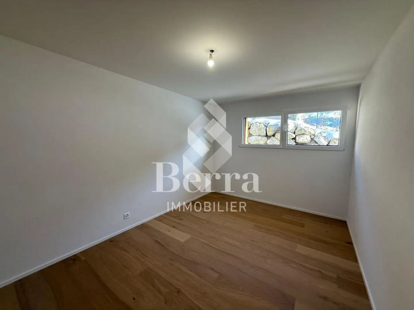 In a new PPE, beautiful garden-level apartment - Photo 9 of 13