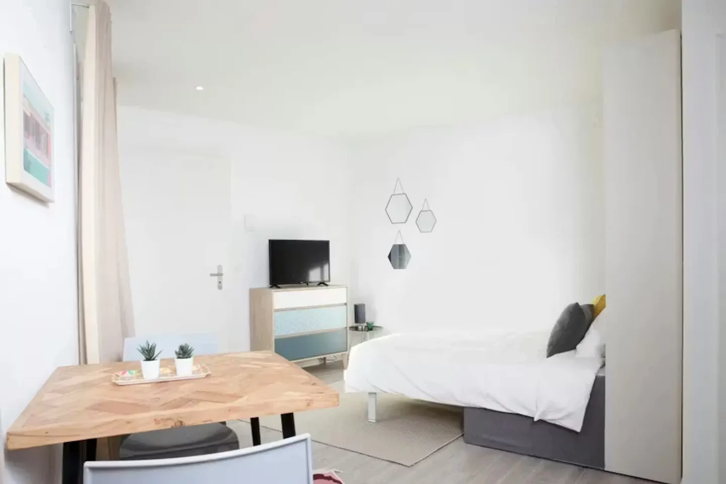 Charming Lausanne Apartment - Photo 2 of 6