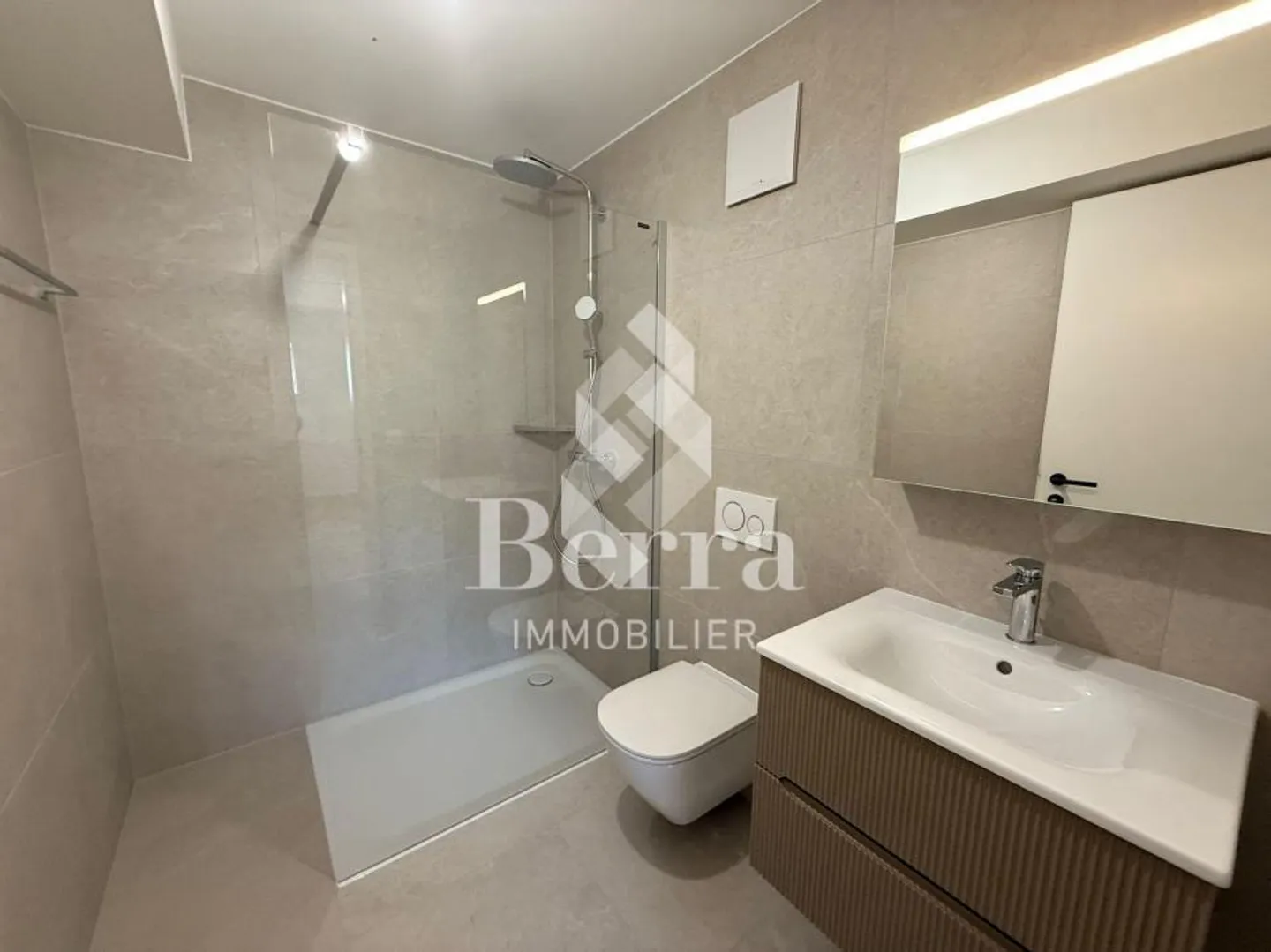 In a new PPE, beautiful garden-level apartment - Photo 11 of 13