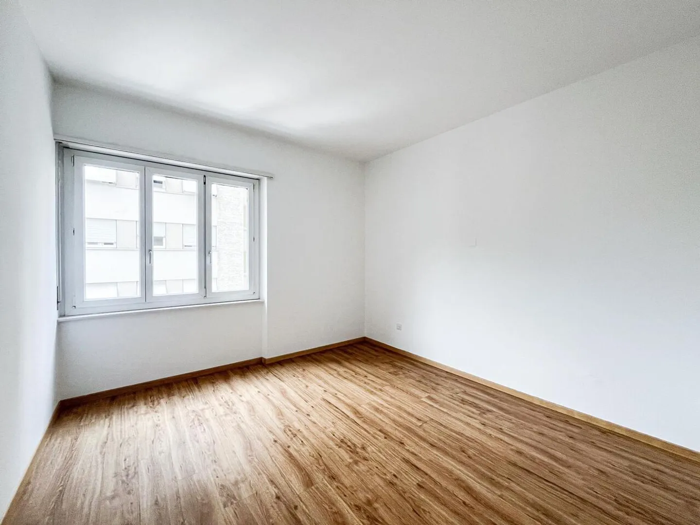 APPARTAMENTO 4.5 LOCALI IN ZONA PALAPENZ A CHIASSO - Foto 5 di 9