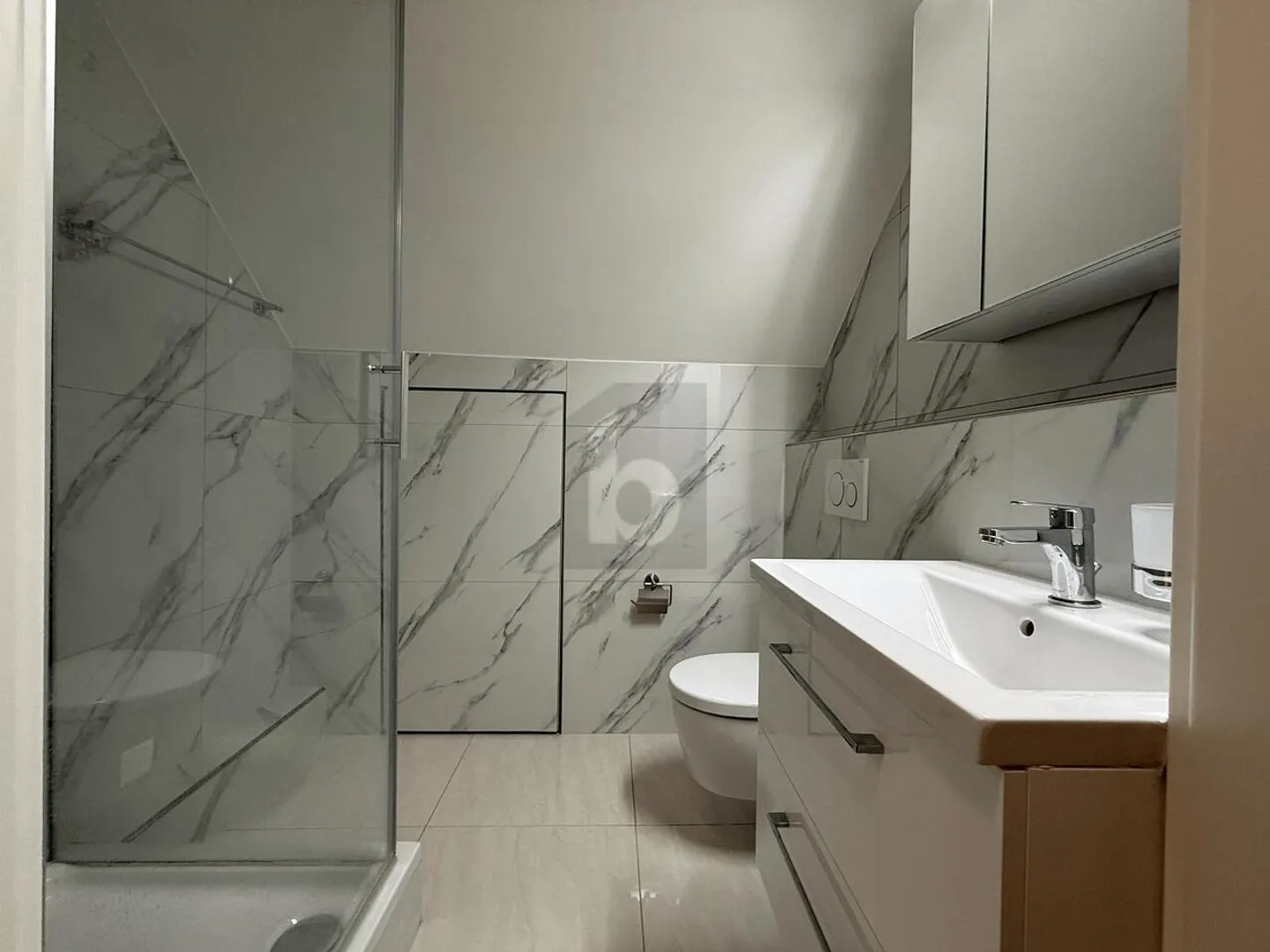 PLENTY OF SPACE, LIGHT & PERFECT LOCATION - Photo 2 of 6