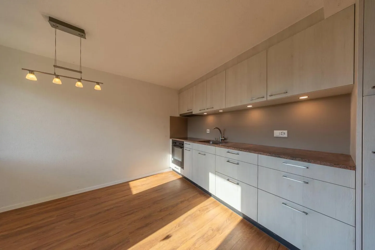 Attractive 3.5-room apartment with a view - Photo 2 of 9