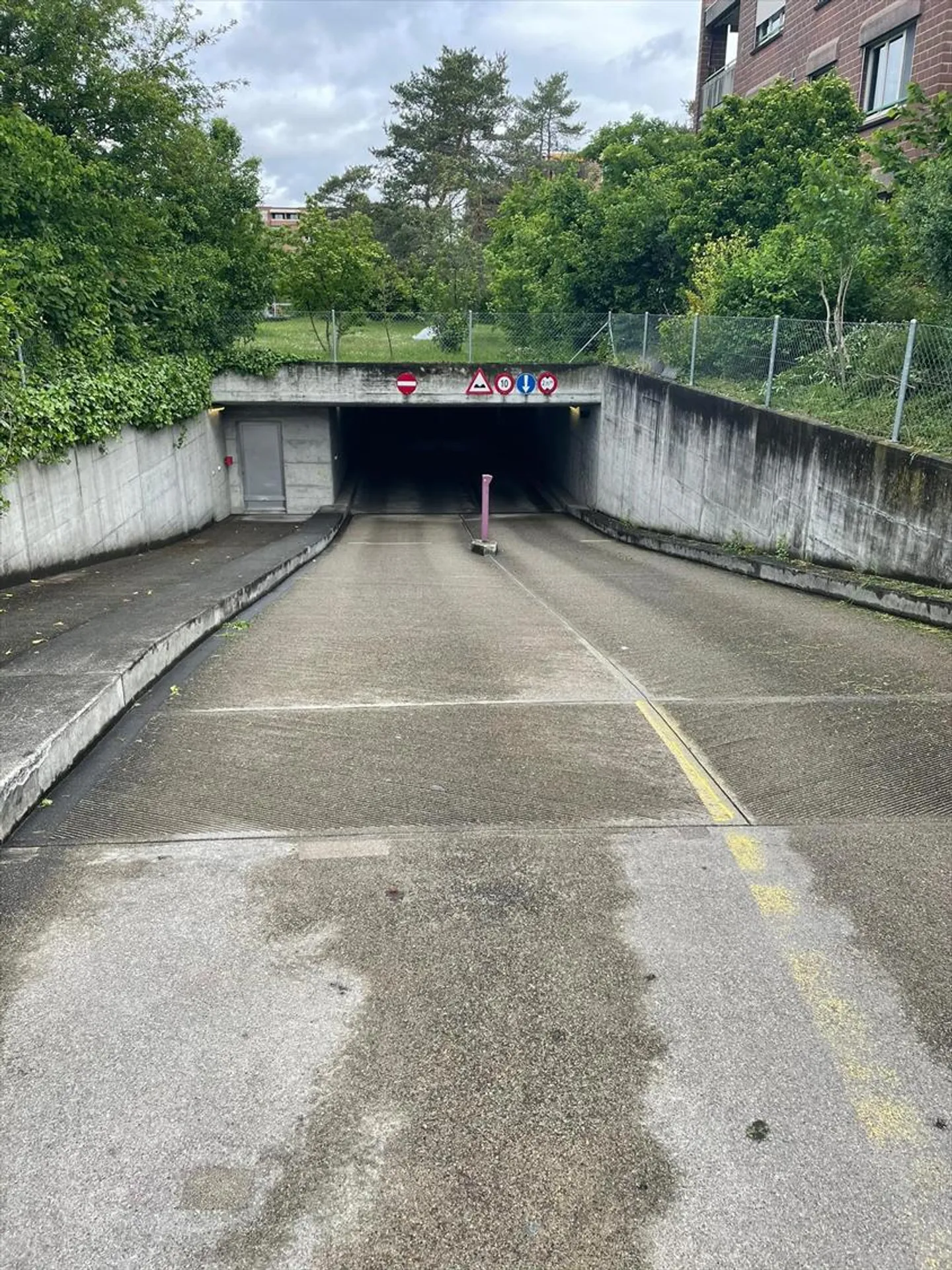 Parkplatz im Freien mieten - Foto 2 von 2